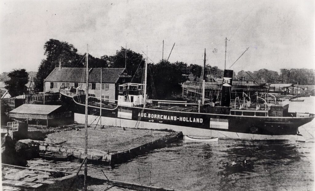 Afb. Augustus Borremans op de werf van de Wed. C. Boele.