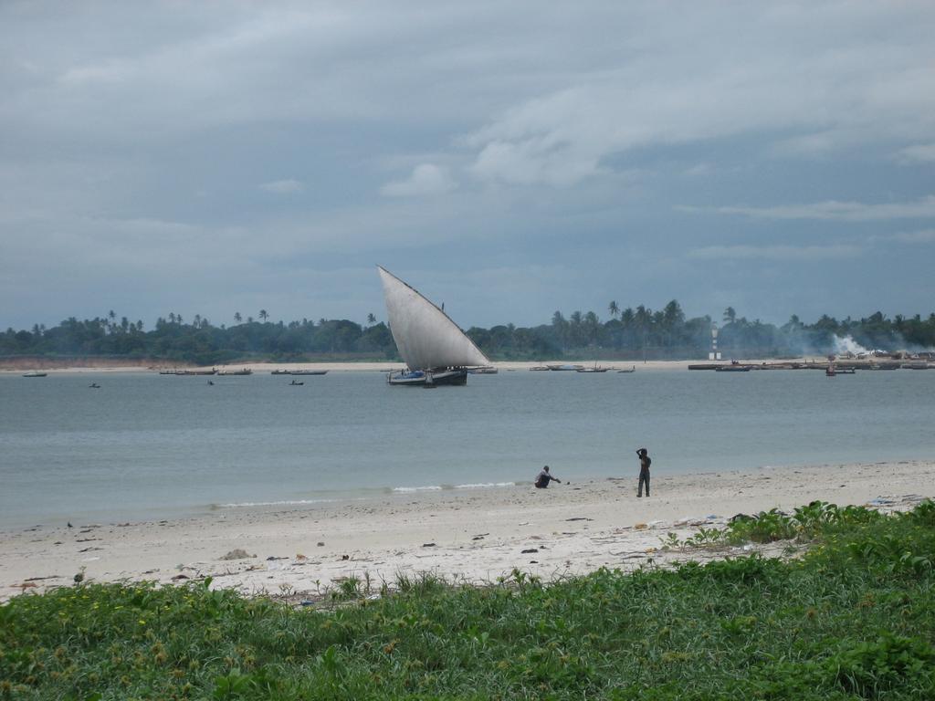 Afb. Dhow in de havenmond van Dar-es-Salaam