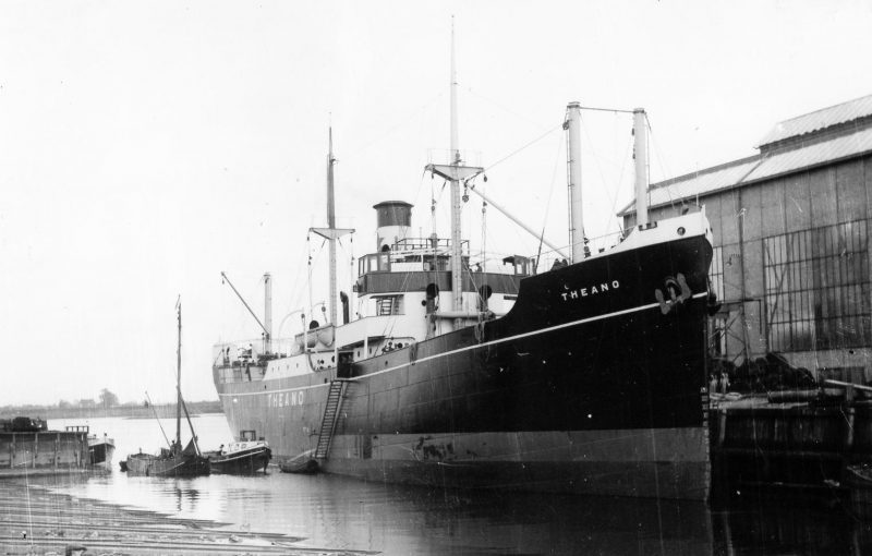 Afb. De Theano kort voor de proefvaart in 1921 aan de afbouwkade in Bolnes.